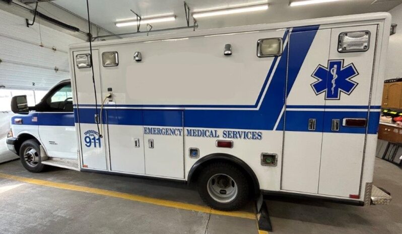 Chevy G4500 Horton Type 3 Ambulance full