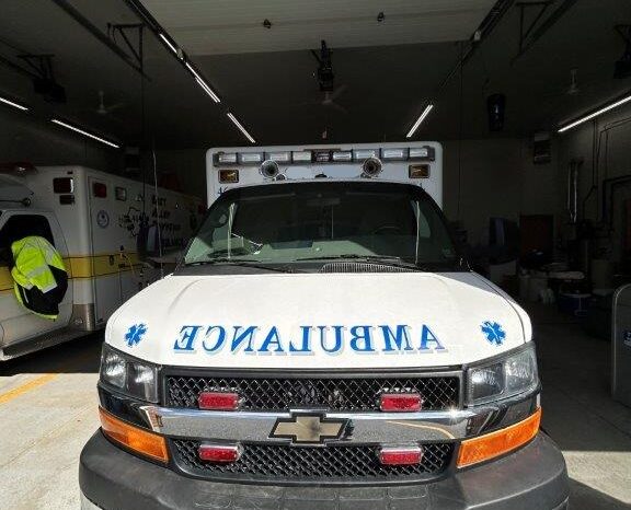 Chevy G4500 Horton Type 3 Ambulance full