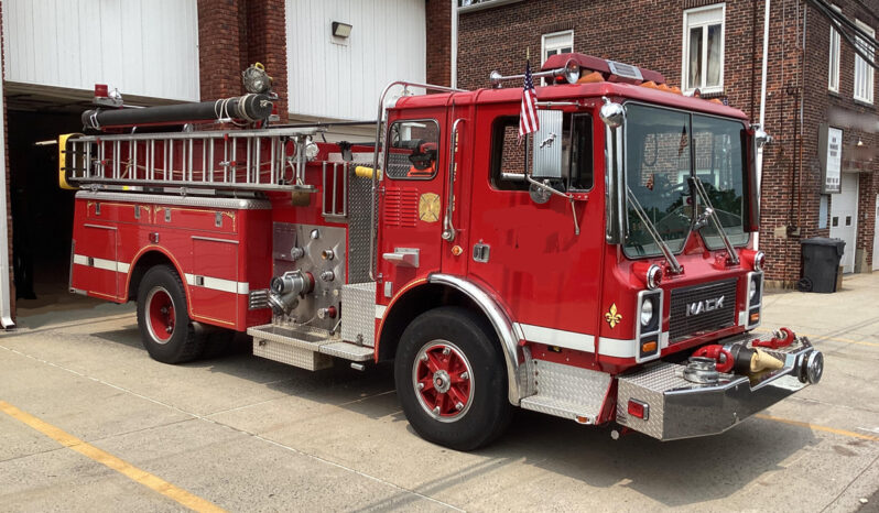 Classis 1983 Mack pumper full