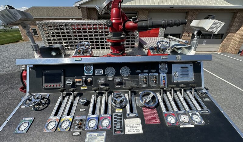 2001 Pierce Dash Top Mount Pumper full
