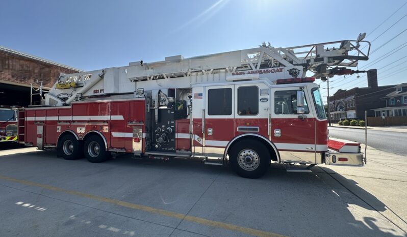 2011 KME Predator 121′ Aerialcat Rear Mount Ladder full
